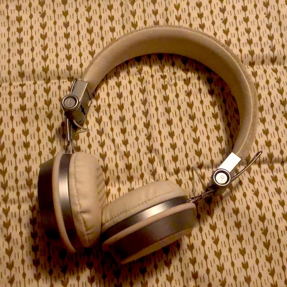 Wireless headphones